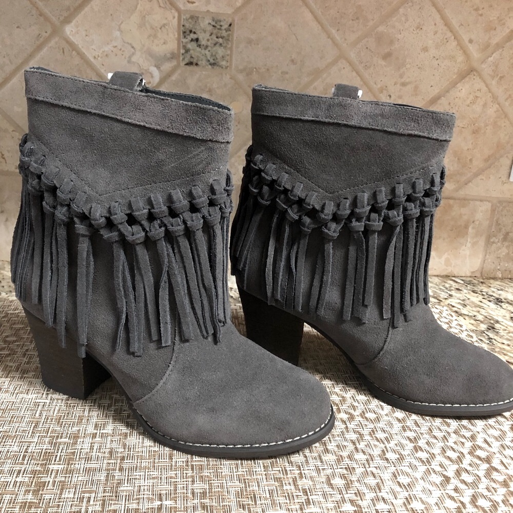 NWT Sbicca Suede Fringe Bootie in Style Sound , color charcoal ,size 7.5. - Picture 2 of 6